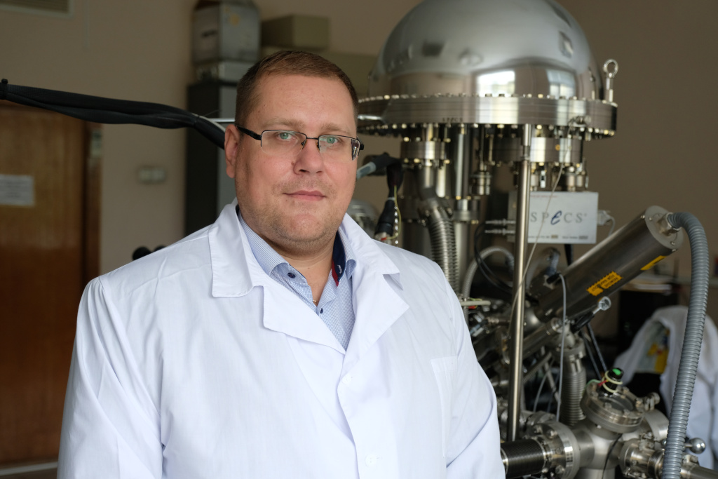 кандидат химических наук научный сотрудник Института химии и химической технологии СО РАН Роман Борисов.JPG